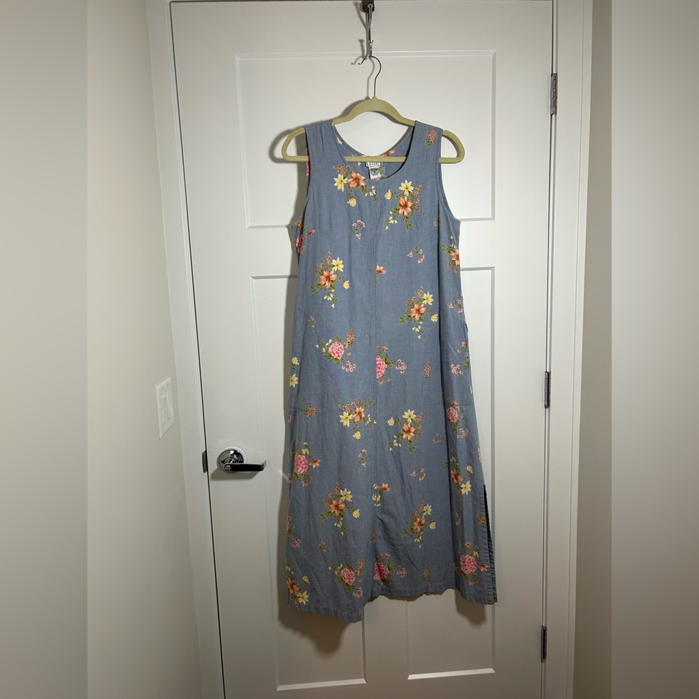 Medium/large vintage denim maxi dress with pockets, denim floral, cute for fall!